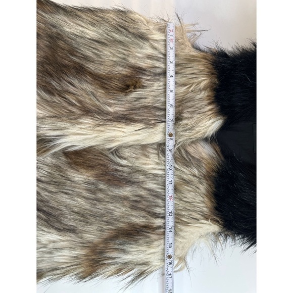 Tatula Faux Fur Vest - Picture 9 of 10